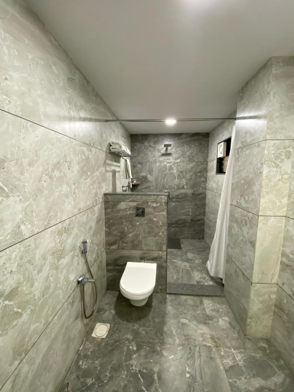 Lords Eco Inn Navsari Εξωτερικό φωτογραφία