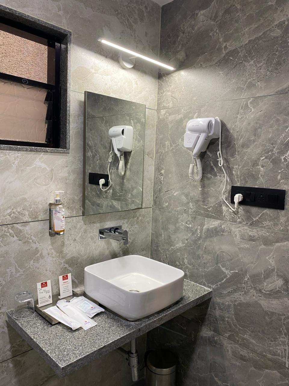 Lords Eco Inn Navsari Εξωτερικό φωτογραφία